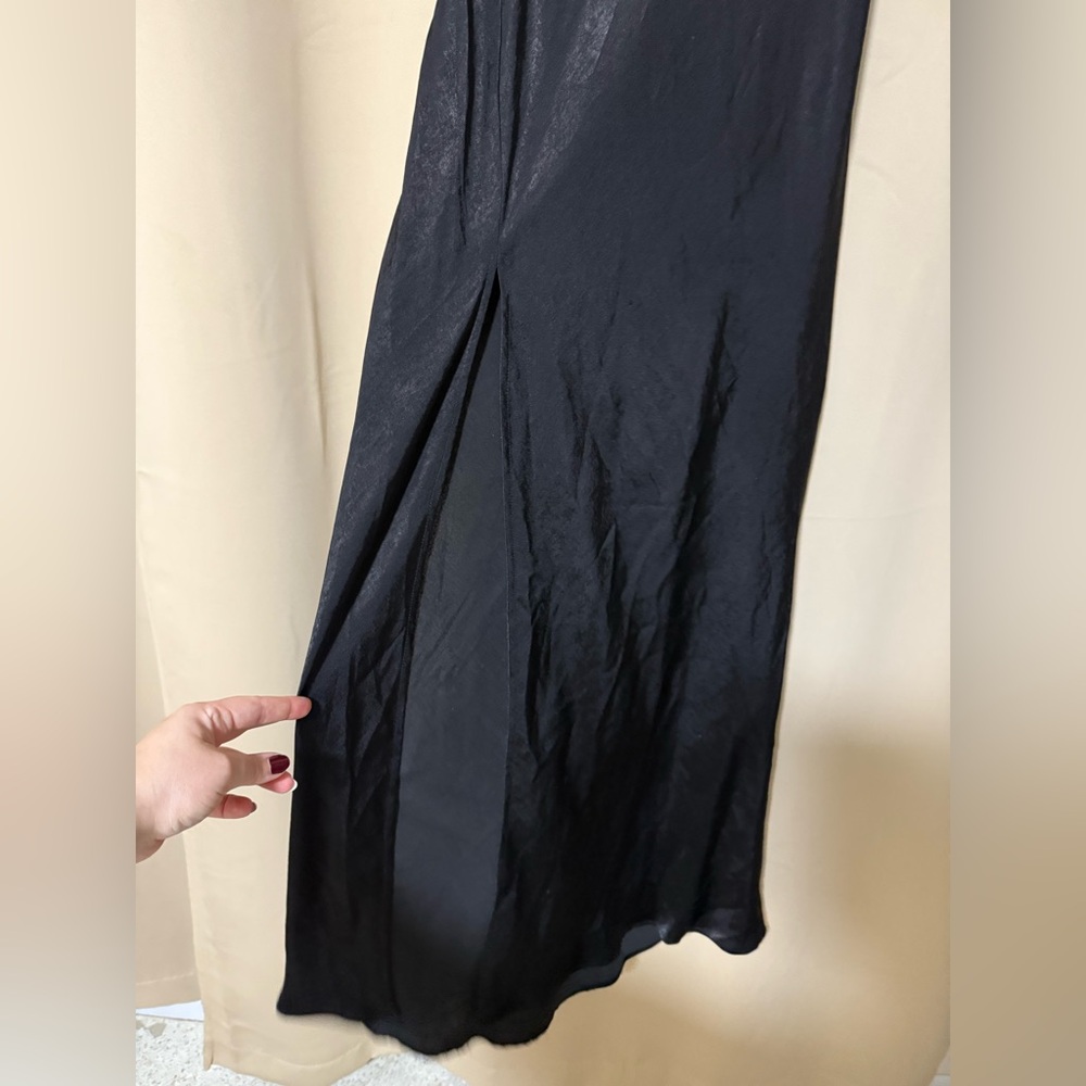 🔥 🔥 Summer Sale! Revolve Black Side Slit Satin Dress - Picture 7 of 8